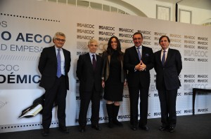 Los periodistas premiados, con los máximos responsables de AECOC.