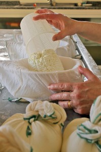 Preparando las pañoletas.